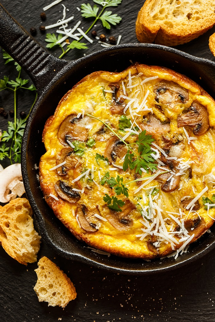 A frittata in a cast iron.